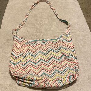 Thirty One Inside-out Crossbody Bag Reversible Multi Color Zig Zag Pattern,​​​